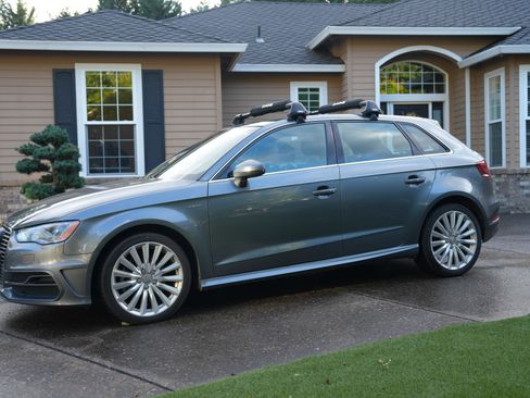 Used 2016 Audi A3 e-tron Prestige FWD image 5