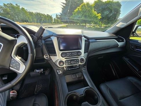 Used 2017 GMC Yukon XL SLT AWD/4WD image 10