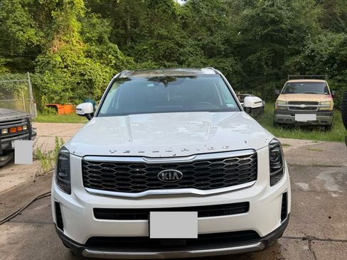 Used 2020 Kia Telluride S w/ S 8 Passenger Seating Package FWD image 2
