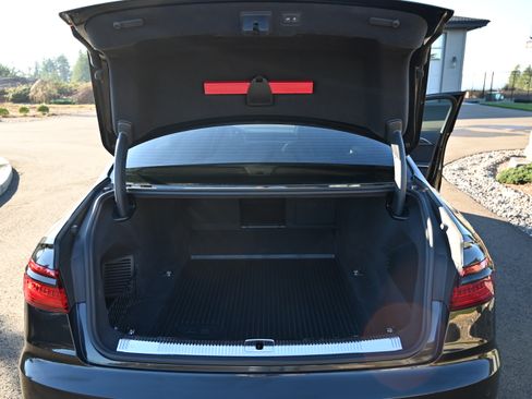 Used 2021 Audi A8 L 4.0T image 25