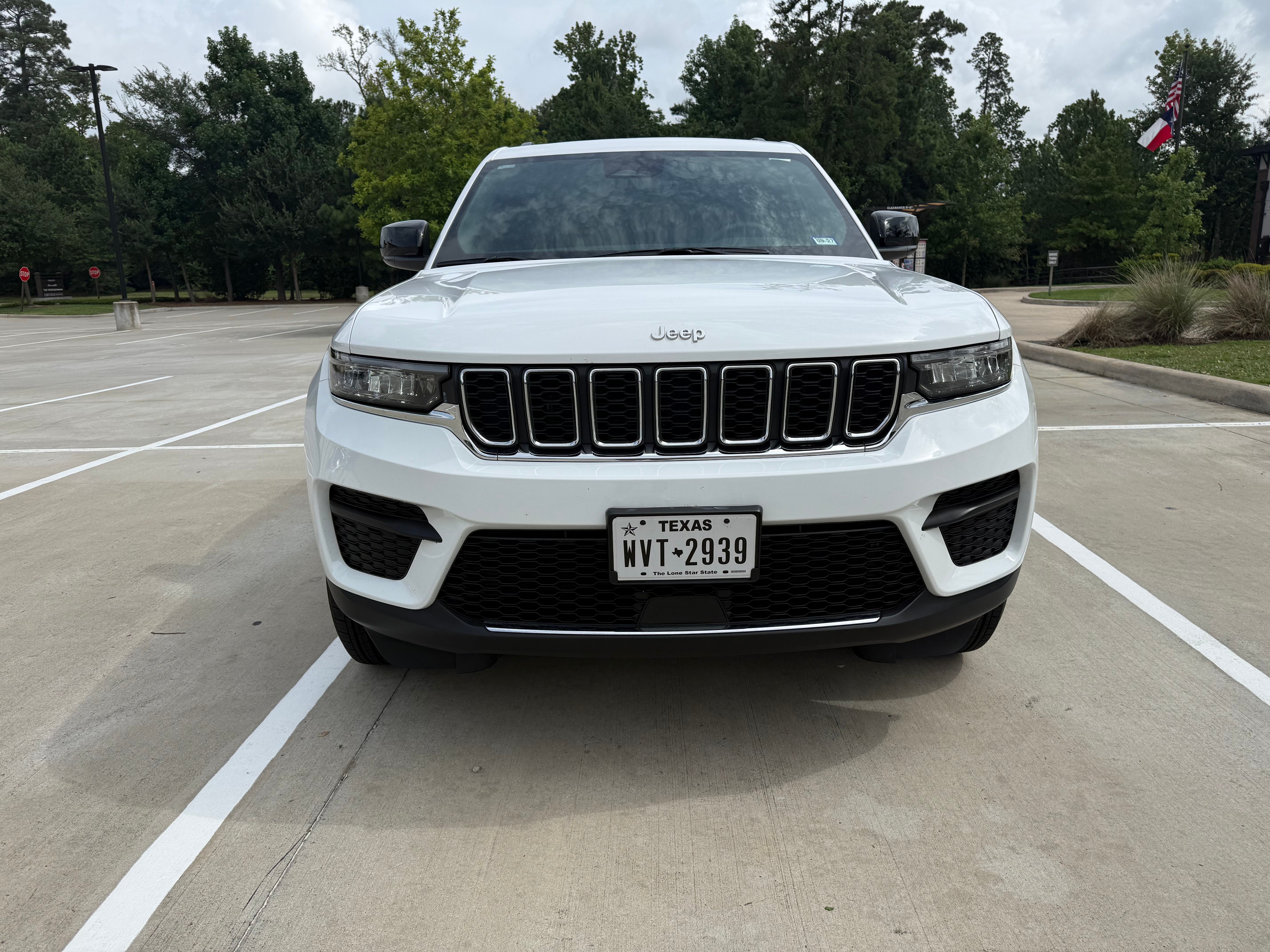 Used 2025 Jeep Grand Cherokee Laredo X RWD image 5