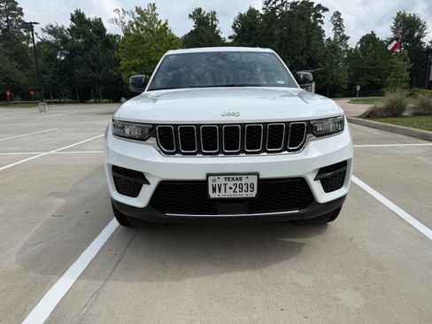 Used 2025 Jeep Grand Cherokee Laredo X RWD image 5