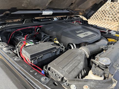 Used 2016 Jeep Wrangler Unlimited Rubicon image 10