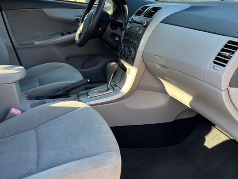 Used 2011 Toyota Corolla LE image 8