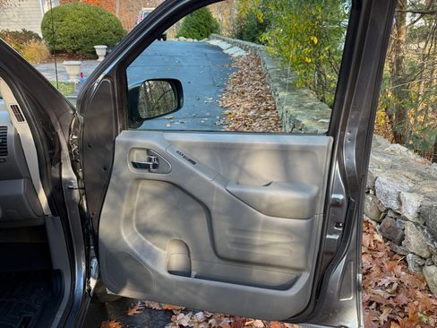 Used 2016 Nissan Frontier SV w/ SV Value Truck Pkg image 16