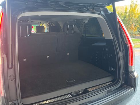 Used 2019 Cadillac Escalade ESV Luxury image 17