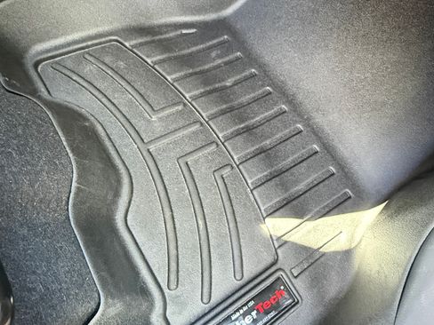 Used 2025 Nissan Leaf S FWD image 11
