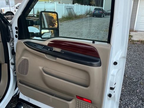Used 2006 Ford F350 Lariat image 18