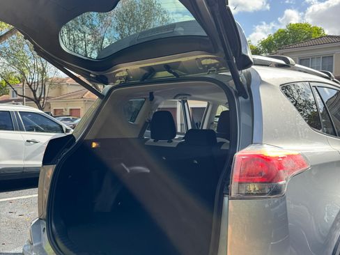 Used 2018 Toyota RAV4 XLE image 10