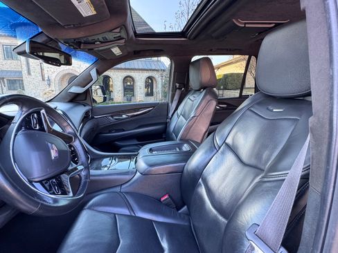 Used 2015 Cadillac Escalade Platinum image 11