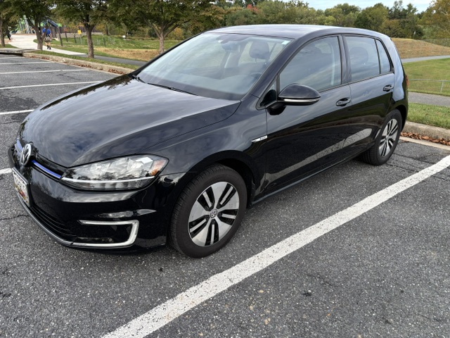 Used 2017 Volkswagen e-Golf SE w/ DC Fast Charging Package FWD image 1