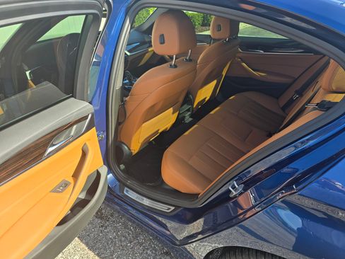 Used 2023 BMW 530e w/ Convenience Package image 6