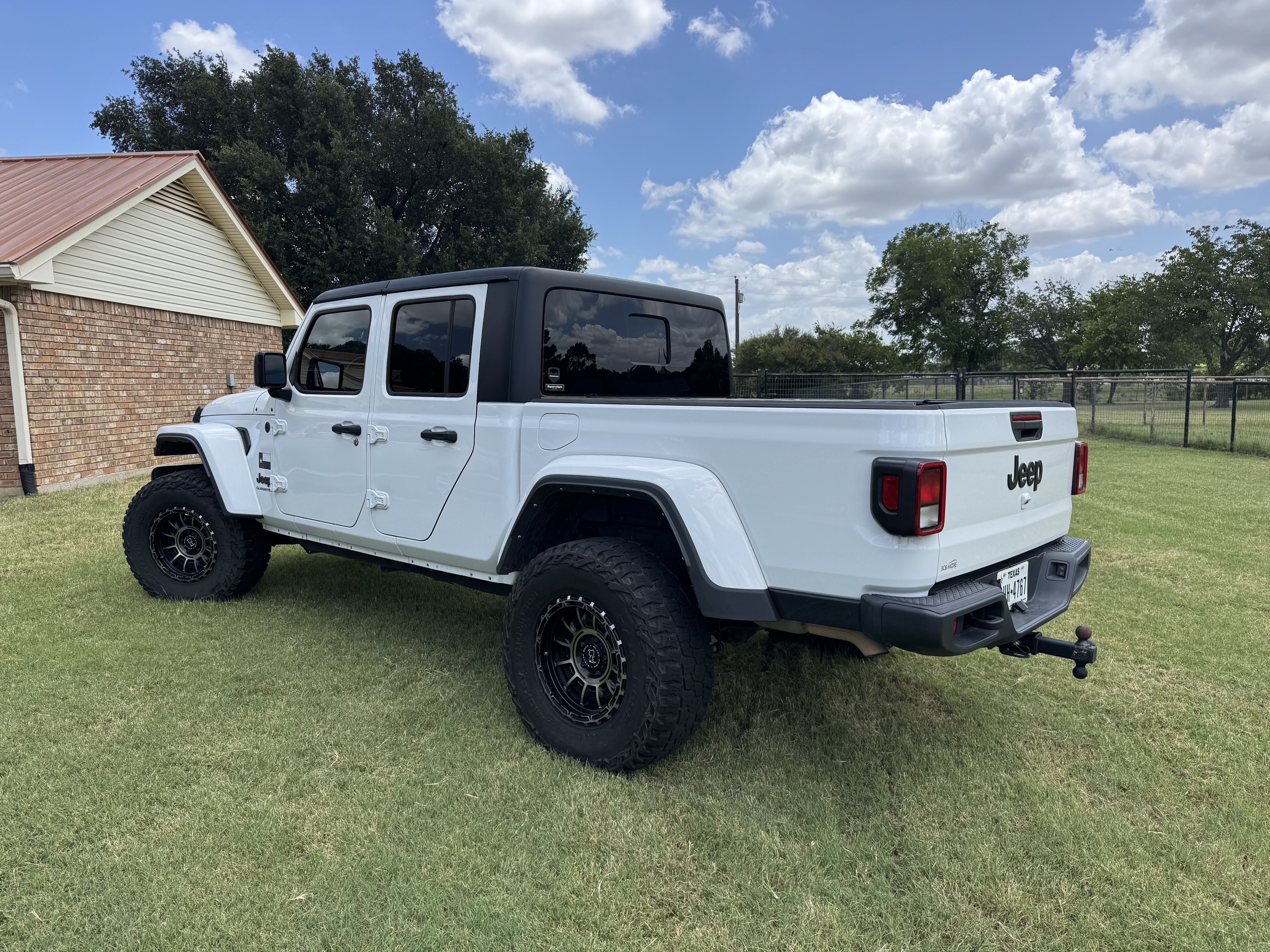 Used 2022 Jeep Gladiator Sport AWD/4WD image 8