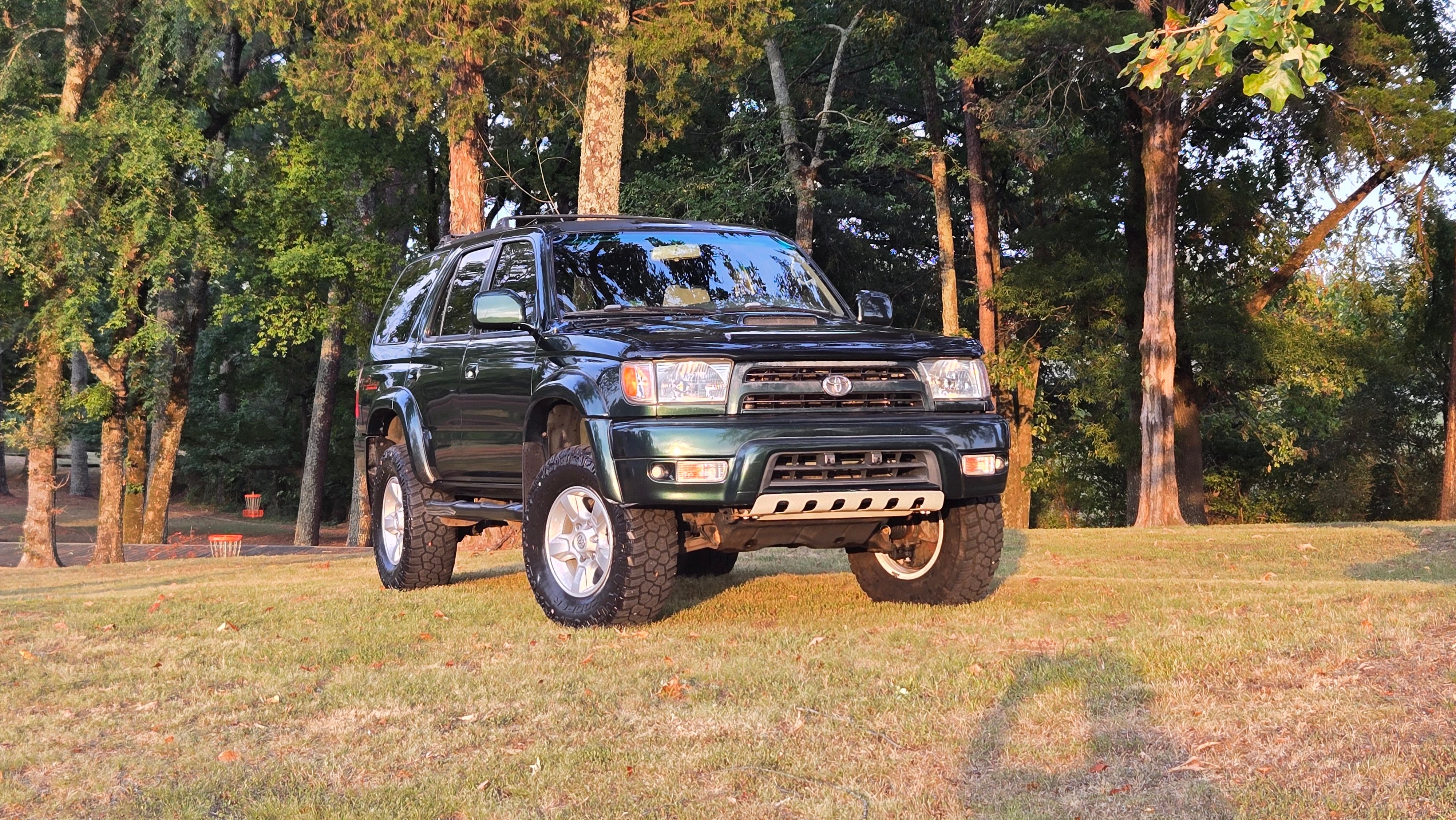 Used 2000 Toyota 4Runner SR5 AWD/4WD image 2