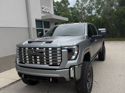 Used 2025 GMC Sierra 3500 Denali w/ Denali Reserve Package AWD/4WD image 1