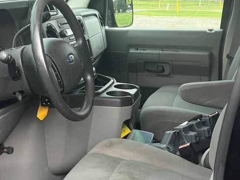 Used 2011 Ford E-350 and Econoline 350 XLT RWD image 10