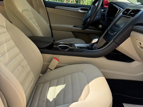 Used 2013 Ford Fusion SE FWD image 9