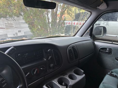 Used 1998 Dodge B1500 RWD image 9
