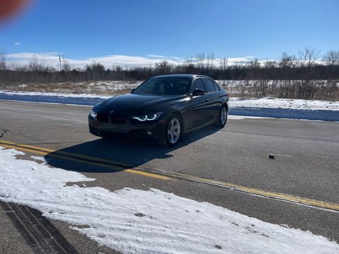 Used 2014 BMW 320i 320i Sedan 4D image 2