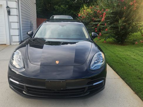 Used 2018 Porsche Panamera RWD image 1