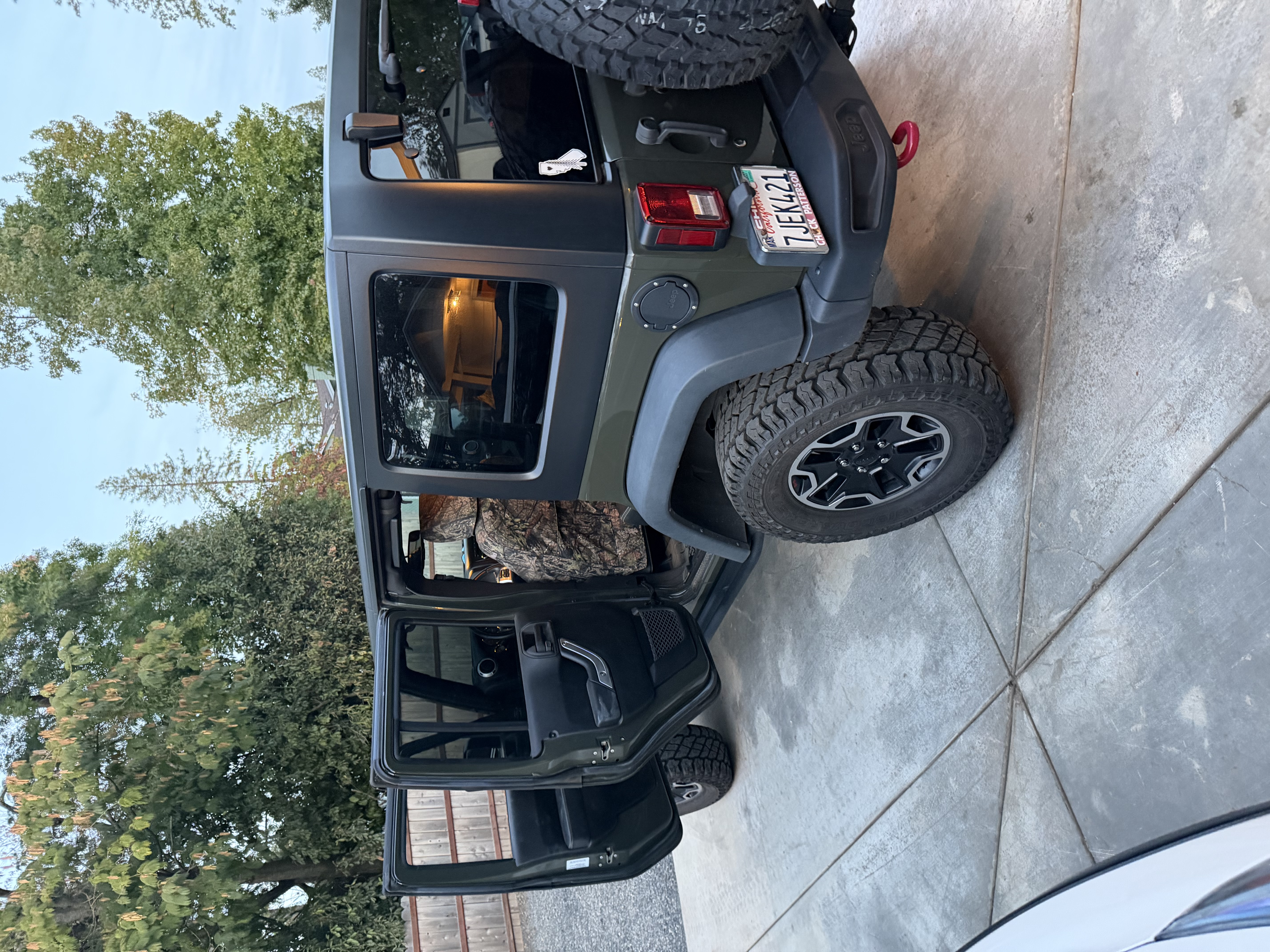 Used 2015 Jeep Wrangler Unlimited Rubicon AWD/4WD image 6