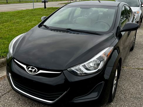 Used 2015 Hyundai Elantra SE image 2
