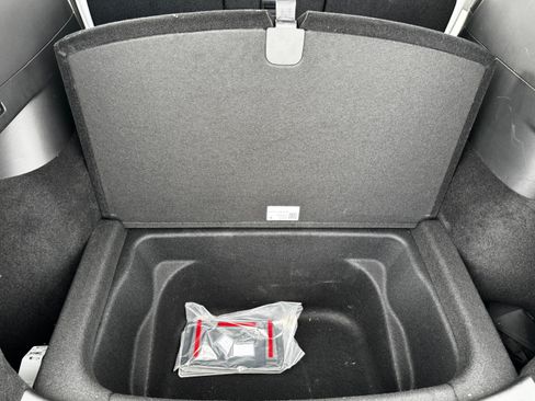 Used 2022 Tesla Model Y Performance image 17