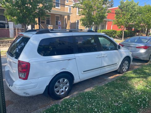 Used 2008 Hyundai Entourage GLS FWD image 6