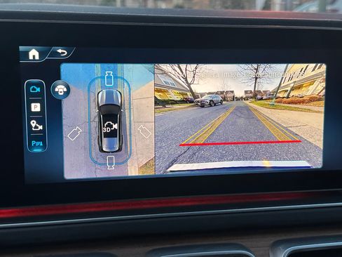 Used 2025 Mercedes-Benz GLS 450 4MATIC image 13