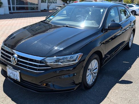 Used 2020 Volkswagen Jetta S image 2