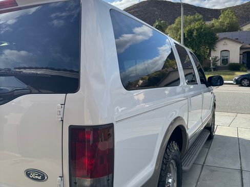 Used 2002 Ford Excursion Limited RWD image 2
