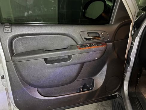 Used 2011 Chevrolet Tahoe 4WD Hybrid image 12
