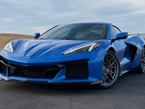 Used 2024 Chevrolet Corvette Z06 RWD image 9