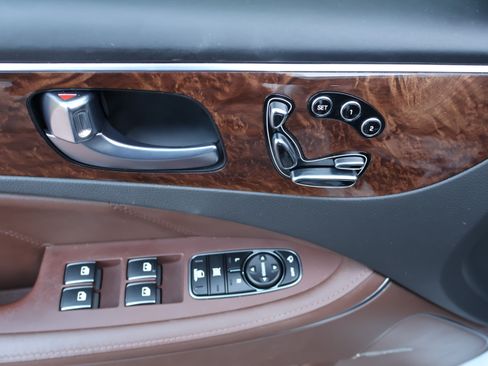 Used 2015 Hyundai Equus Signature image 25