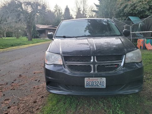 Used 2012 Dodge Grand Caravan SXT image 4