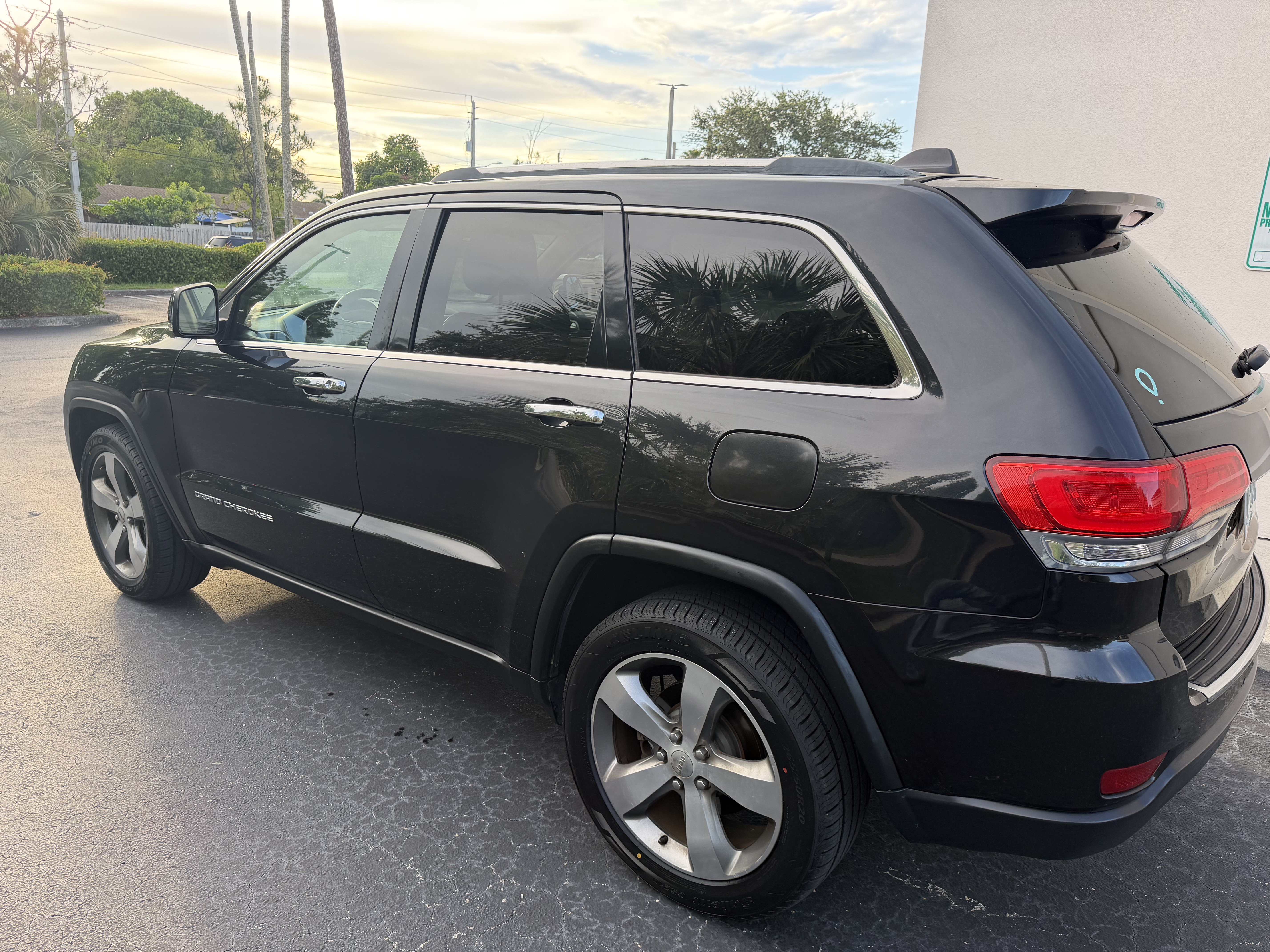 Used 2014 Jeep Grand Cherokee Limited RWD image 4