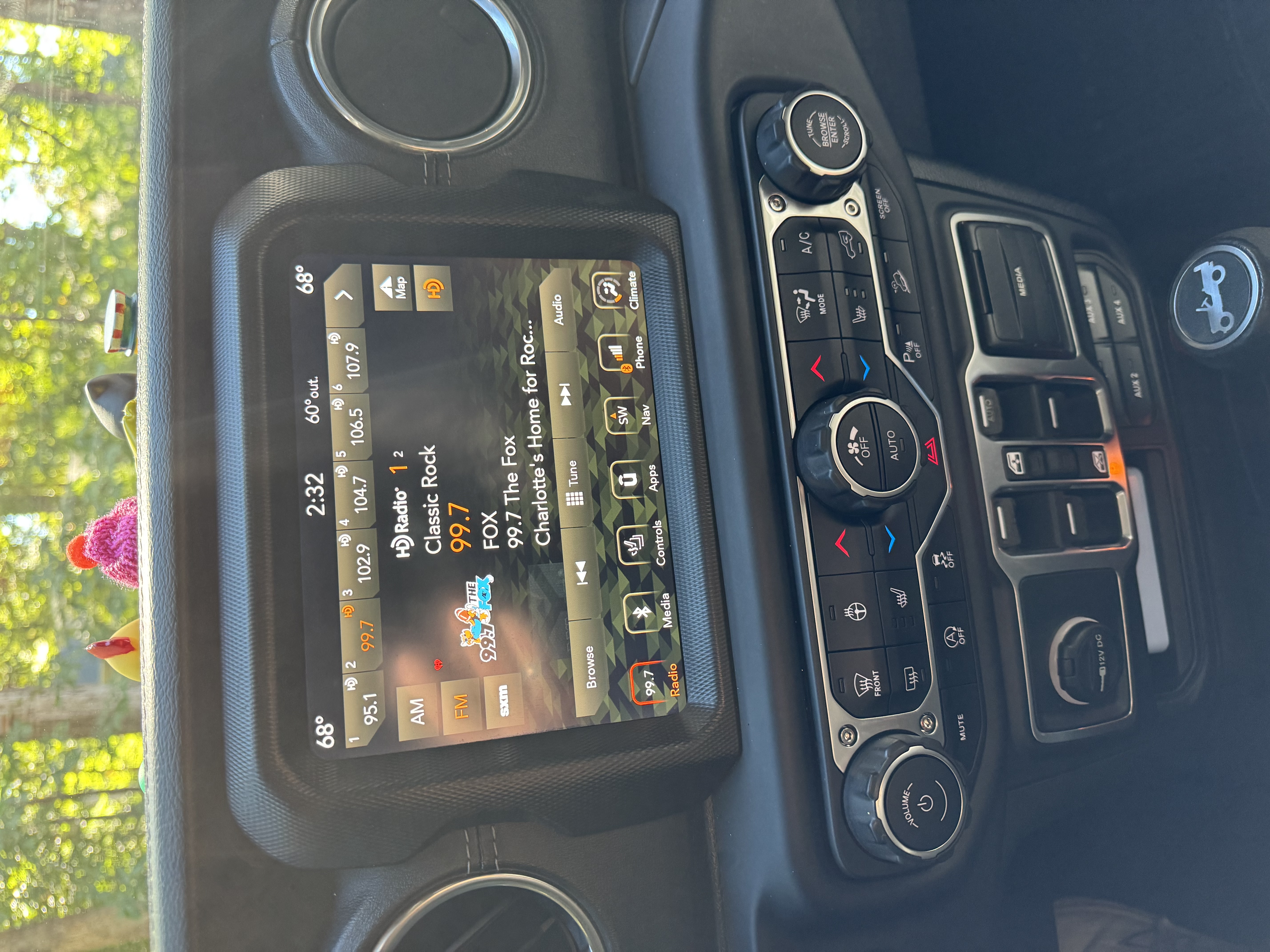 Used 2018 Jeep Wrangler Unlimited Sahara w/ Dual Top Group AWD/4WD image 14