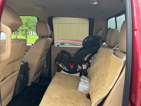 Used 2015 Ford F250 Lariat w/ Lariat Interior Package AWD/4WD image 11