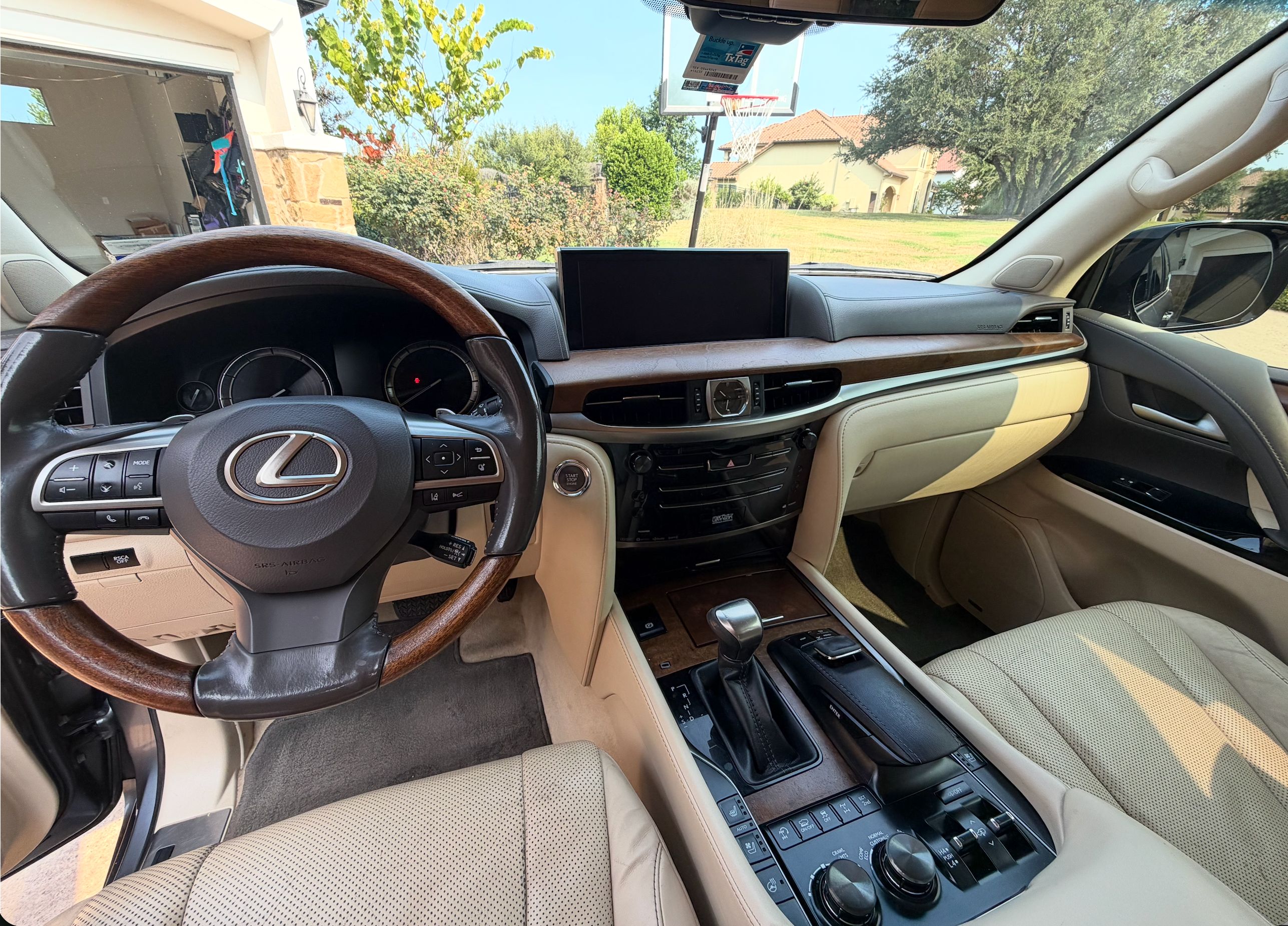 Used 2016 Lexus LX 570 4WD w/ Luxury Package image 4