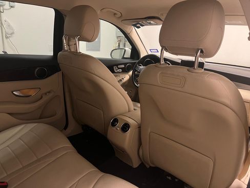 Used 2019 Mercedes-Benz GLC 300 image 11