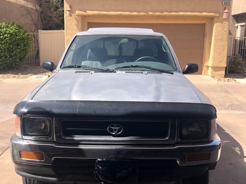 Used 1993 Toyota Pickup Deluxe image 2