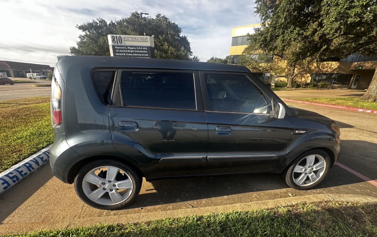 Used 2010 Kia Soul + w/ Denim Special Edition Pkg FWD image 2