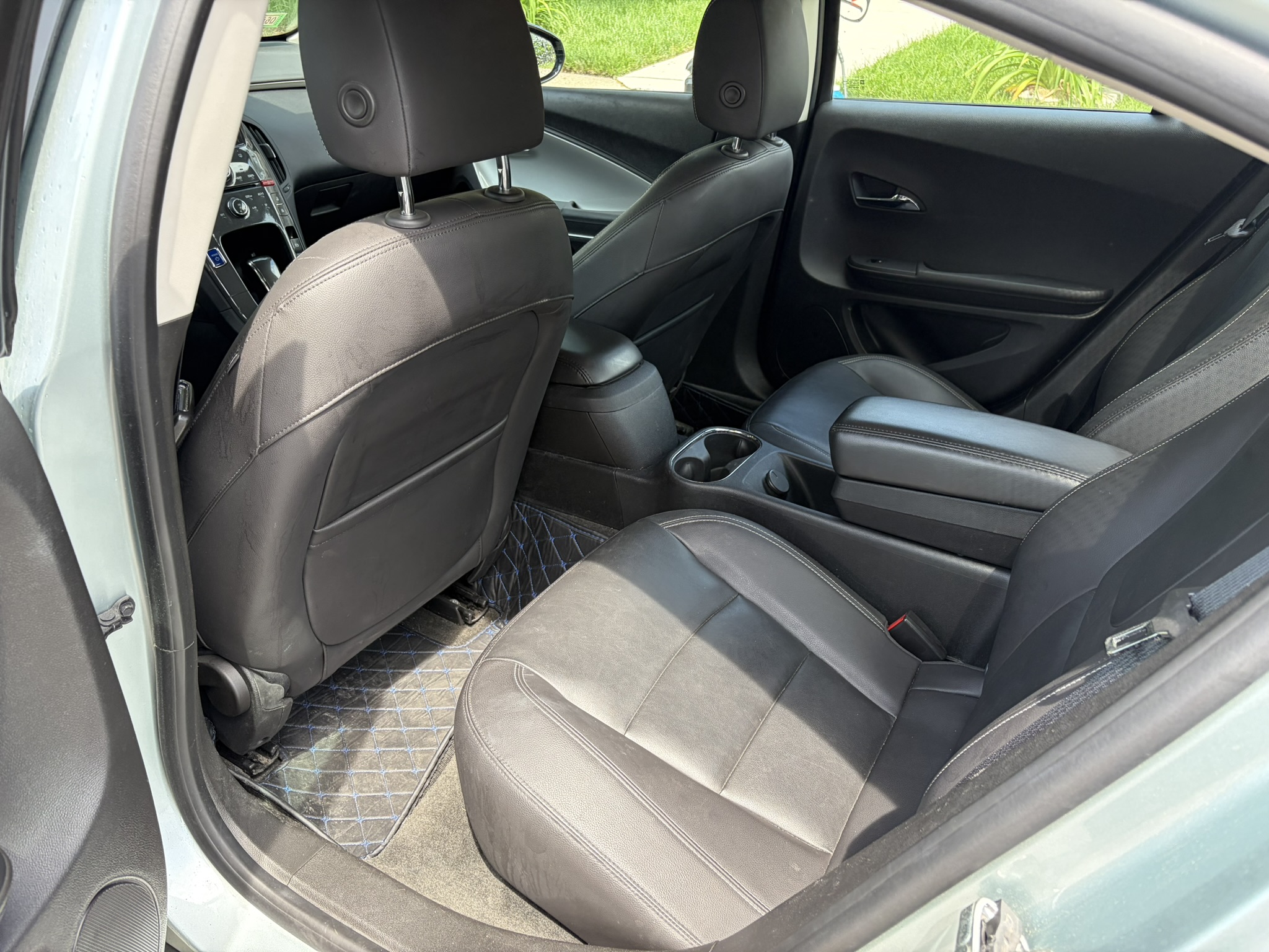 Used 2013 Chevrolet Volt Premium w/ Premium Trim Package FWD image 9
