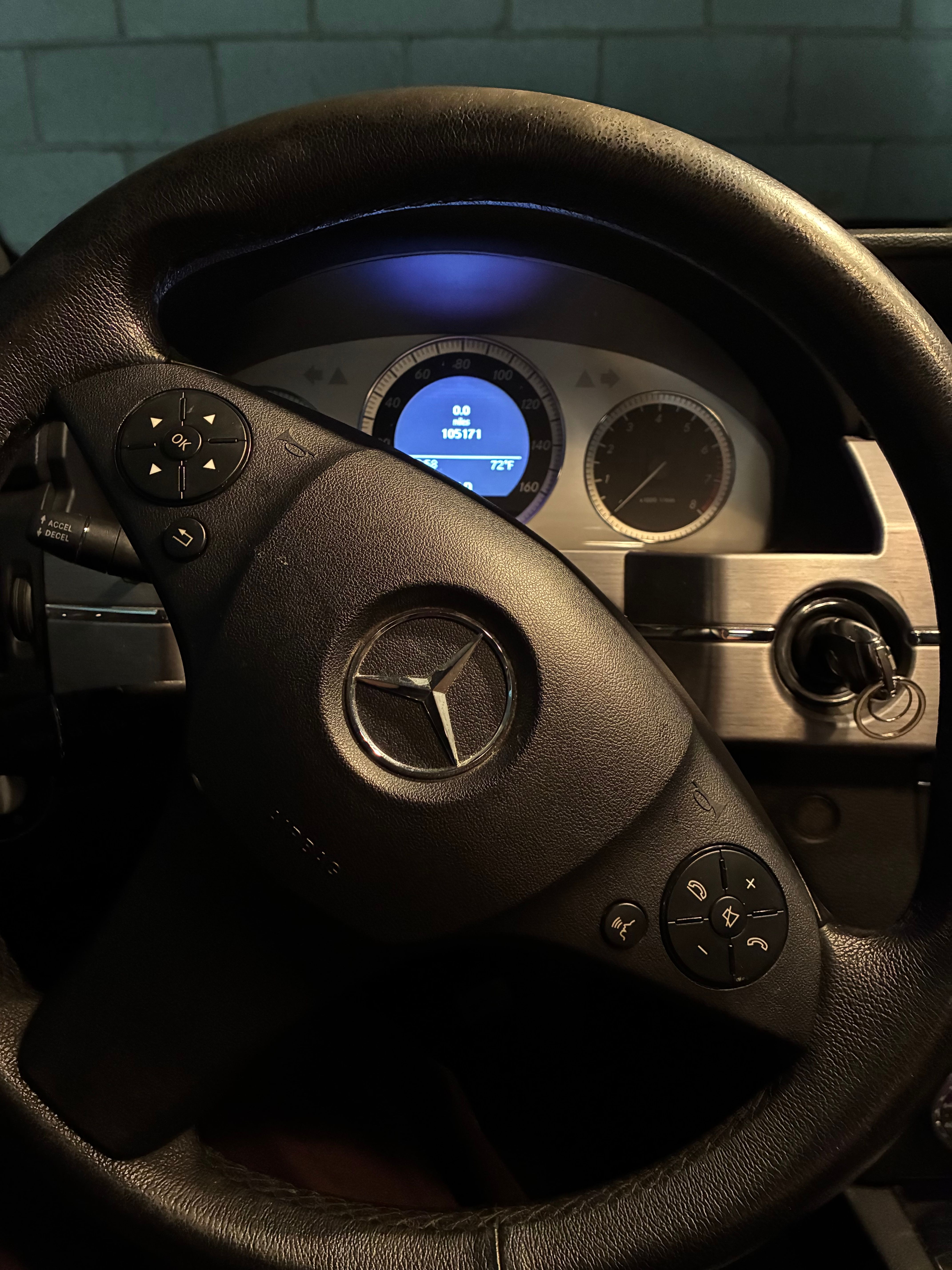 Used 2010 Mercedes-Benz GLK 350 4MATIC image 11