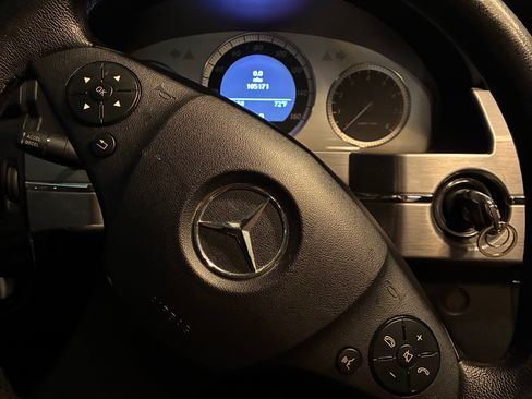 Used 2010 Mercedes-Benz GLK 350 4MATIC image 11