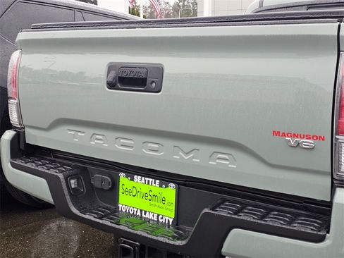 Used 2022 Toyota Tacoma TRD Sport w/ TRD Premium Sport Package image 21