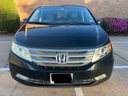 Used 2011 Honda Odyssey Touring image 2