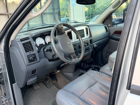Used 2009 Dodge Ram 3500 Truck Laramie AWD/4WD image 4