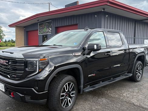 Used 2023 GMC Sierra 1500 AT4 w/ AT4 Preferred Package AWD/4WD image 2