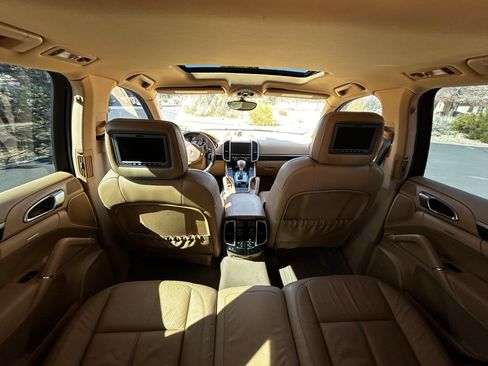 Used 2013 Porsche Cayenne S image 15
